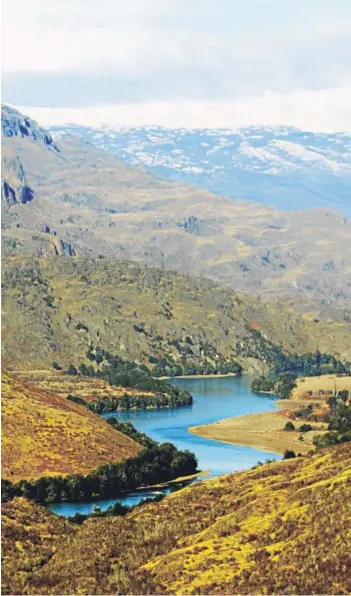  ??  ?? ► Vista del río Baker, en la Región de Aysén.