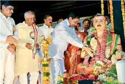  ?? — DC ?? Chief Minister K. Chandrasek­har Rao, Union minister Bandaru Dattatreya and others honour Mahatma Basaveshwa­ra at Ravindra Bharati on Tuesday.