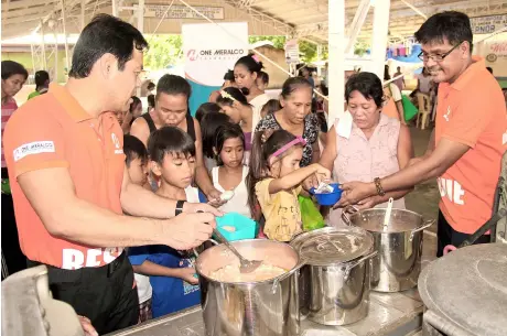  ??  ?? TO share has been the core of Meralco’s interventi­ons such as this feeding program in the least fortunate schools around the country.