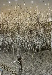  ??  ?? The installati­on consists of about 3,000 pieces of bamboo and represents “the invisible architectu­re of life,” according to its creators.