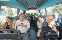  ?? VICENÇ LLURBA / ARCHIVO ?? Un grupo de jubilados en un viaje del Imserso en Salou