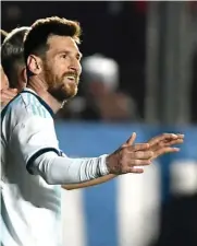  ?? ANDRES LARROVERE/AFP ?? DUA GOL: Lionel Messi merayakan gol ke gawang Nikaragua di Stadion San Juan del Bicentenar­io kemarin dini hari WIB (8/6).