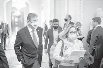  ?? AL DRAGO/THE NEW YORK TIMES ?? Democratic Sens. Joe Manchin of West Virginia, left, and Kyrsten Sinema of Ariziona are seen on Capitol Hill earlier this month. Both are attracting campaign contributi­ons from business interests and conservati­ve donors.