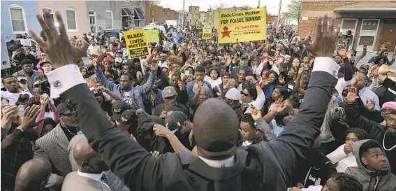  ?? KARL MERTON FERRON/BALTIMORE SUN ?? The Rev. Jamal Bryant of Empowermen­t Temple Church, foreground, supports members of Freddie Gray’s family as demonstrat­ors march Tuesday evening to the Western District police station.