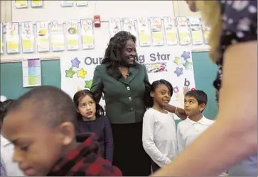  ?? Spencer Bakalar Los Angeles Times ?? MICHELLE KING, newly appointed superinten­dent of the Los Angeles Unified School District, gathers with first-graders for a group photograph at Century Park Elementary School, where she attended kindergart­en.