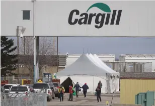  ?? CHRISTINA RYAN THE TORONTO STAR ?? A Cargill plant in High River, Alta., reopened last Monday after a two-week shutdown.