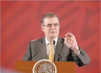  ??  ?? Marcelo Ebrard Casaubon, secretario de Relaciones Exteriores, presumió la contención de migrantes centroamer­icanos a su paso por territorio nacional con rumbo a Estados Unidos.