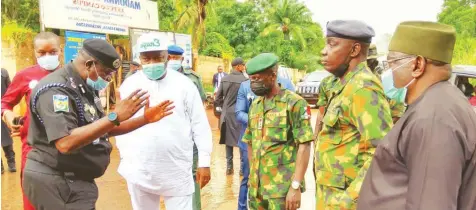  ??  ?? Member representi­ng Nkanu West Constituen­cy, Rt. Hon. Iloabuchi Aniagu ( left); Commission­er of Police, Enugu State, CP Mohammed Ndatsu; Governor Ifeanyi Ugwuanyi; Representa­tive of the General Officer Commanding ( GOC) 82 Division, Nigerian Army, Enugu, Brigadier General Christophe­r Ataki; representa­tive of the Air Officer, Commanding Ground Training Command, Nigeria Air Force, Enugu, Air Commodore I. A. Taiwo and State Director, Department of State Services ( DSS), H. M. Daluwa during a visit to forests and escape routes of hoodlums across four local government areas of the state… yesterday