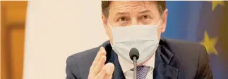  ??  ?? «Gravi violazioni contrattua­li». Il premier Giuseppe Conte ha rivendicat­o i rispetto degli impegni da parte di Pfizer e AstraZenec­a
ANSA