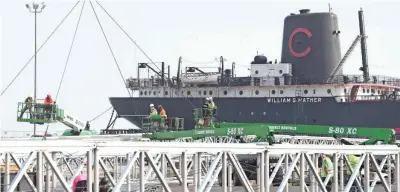  ?? PHIL MASTURZO / USA TODAY NETWORK ?? Workers begin setting up the grand stage behind FirstEnerg­y Stadium near the shores of Lake Erie on April 7 in preparatio­n for the upcoming NFL draft in Cleveland.