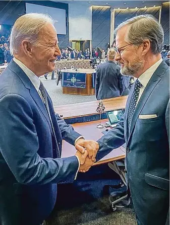  ?? FOTO FB FIALA ?? Vědí o sobě. Premiér Petr Fiala se už s Joe Bidenem (vlevo) jednou setkal, a to předloni v březnu v Belgii.