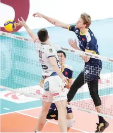  ?? LEGA VOLLEY ?? Max Holt, 32 anni, lotta a rete con Srecko Lisinac, 27