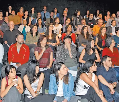  ??  ?? Los actores se reunieron en el foro Milán.