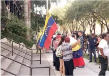  ?? EFE ?? Manifestan­tes anti Maduro exigieron que se realice un boicot contra el restaurant­e de especialid­ades turcas.