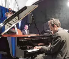  ?? Foto: Julia Abspacher ?? Der Pianist Jeb Patton spielte mit seinem Quartett am Freitagabe­nd im Neuburger Hofapothek­enkeller.