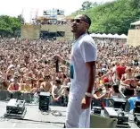  ?? F.E. ?? Mozart La Para cantó frente a unas 20 mil personas en el RBF Beach Festival.