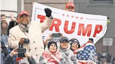  ?? ROBERT HANASHIRO, USA TODAY ?? Trump supporters line the Inaugural Parade route Friday near the U. S. Capitol after the new president took his oath of office.