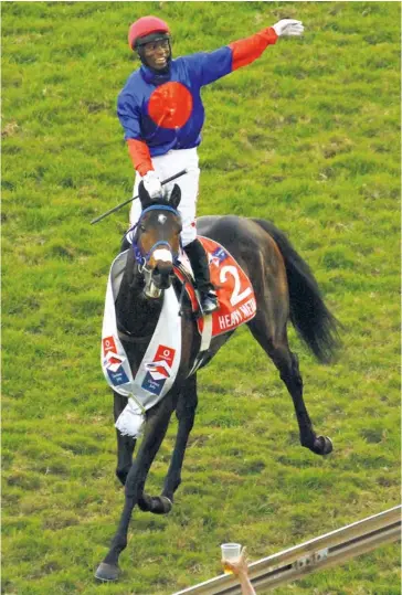  ?? Picture: GALLO IMAGES ?? Smanga Khumalo parades his winning horse, Heavy Metal, at yesterday’s Vodacom Durban July
