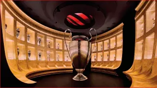  ??  ?? La storia La sala dei trofei al Museo del Milan con le coppe più importanti conquistat­e dai rossoneri