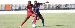  ?? JOSÉ SOARES ?? Águias ultrapassa­ram ontem polícias na segunda jornada da Taça da Independên­cia