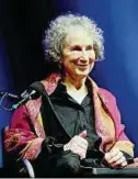 ??  ?? Die kanadische Autorin Margaret Atwood bei einer Lesung. Foto: Rolf Vennenbern­d