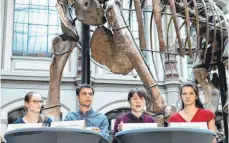  ?? FOTO: DPA ?? Das Medieninte­resse war riesig: Im Berliner Naturkunde-Museum warnten die jungen Aktivisten vor den Folgen des Klimawande­ls.