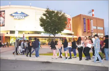  ?? Christian Abraham / Hearst Connecticu­t Media ?? Fans arrive to see a concert at the Webster Bank Arena in Bridgeport.