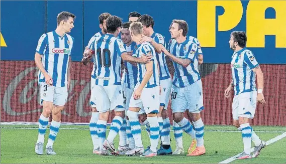  ?? FOTO: EFE ?? Pichichi liguero
La Real celebra el gol de Willian José, que ha firmado once tantos en LaLiga, en La Cerámica