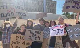  ?? ?? Protestors support Mitnick on 26 December. Photograph: Mesarvot Network