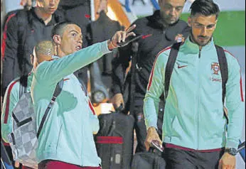  ?? AFP ?? Portugal’s Cristiano Ronaldo (L) gestures on arrival in Kazan, Russia on Wednesday.