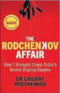  ??  ?? Grigory Rodchenkov, en el laboratori­o de Moscú antes de exiliarse en Estados Unidos en 2015.
La portada del libro.