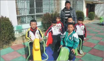  ?? PROVIDED TO CHINA DAILY ?? Batro and several of his students at their kindergart­en in Qonggyai county, Tibet autonomous region.