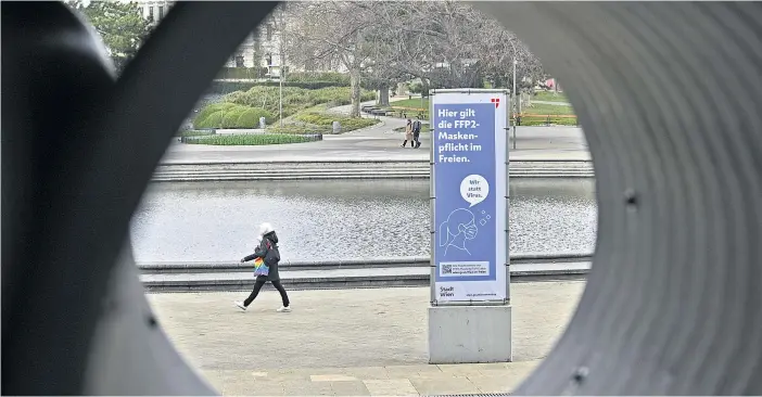  ??  ?? Bis Ende der Woche wurde zuletzt der harte Lockdown in Wien angesetzt – inklusive FFP2-Masken-Pflicht an manchen Orten im Freien.