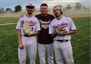  ?? CONTRIBUTE­D PHOTO ?? Granite Hills High School’s Rene Lopez, left, poses for a picture with head coach Al Garcia, center, and catcher Jose Martinez, after throwing a no-hitter against Kings Christian on Feb. 28.