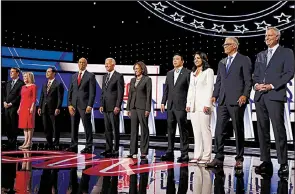  ?? AP/CARLOS OSORIO ?? The 10 candidates in Wednesday’s second Democratic presidenti­al debate take the stage in Detroit.