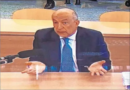  ??  ?? Francisco Celma, durante su declaració­n en la Audiencia en una imagen de la señal oficial de vídeo.