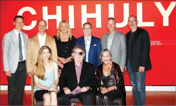  ?? NWA Democrat-Gazette/CARIN SCHOPPMEYE­R ?? Leslie Jackson Chihuly and Dale Chihuly (seated, from left); Alice Walton, Crystal Bridges Museum of American Art founder and chairwoman; Rod Bigelow, executive director (standing, from left); and Peter West, Britt Cornett, Jay Picard, Michael Tobiason...