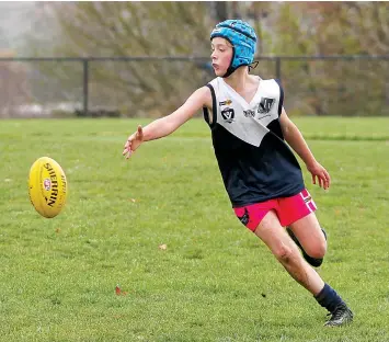  ?? ?? Blues player Jonty Lacunes chases a loose ball in the match against Warranor.