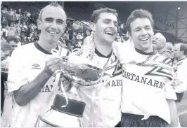  ??  ?? Glory days Top, Robert scores in the Scottish Amateur Cup win against Galston and above, celebratin­g with Ian Young and Chris ‘Jinky’ Campbell