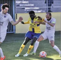  ?? (Photo Luc Boutria) ?? Oumar Diop et les Toulonnais n’ont plus le droit à l’erreur cetaprès midi face à la réserve de l’OL.