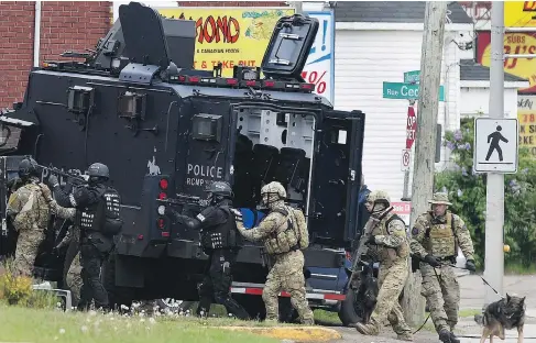  ?? ANDREW VAUGHAN / THE CANADIAN PRESS FILES ?? Emergency response officers enter a residence in Moncton, N.B., on June 5, 2014, searching for a suspect who killed three RCMP officers in a shooting the previous day. The national police force is on trial, on charges that it failed to provide officers...