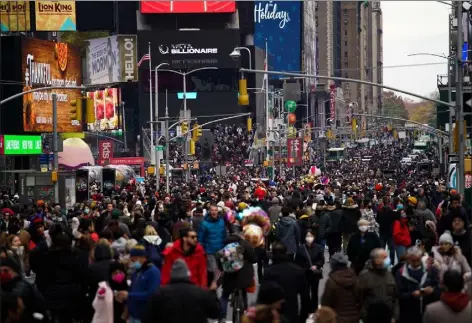  ?? EDUARDO MUNOZ Avarez / AP ?? People make their way at times Square after the macy's thanksgivi­ng day Parade, thursday.