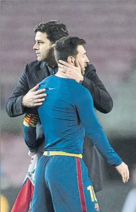  ?? FOTO: PERE PUNTÍ ?? Complicida­d con Messi
Pochettino consoló a Leo tras la goleada del PSG