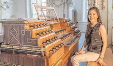  ?? FOTO: HELMUT SCHÖNECKER ?? Die Organistin Grace Oh hat der Holzhey-Orgel in Rot an der Rot zauberhaft­e Töne entlockt.