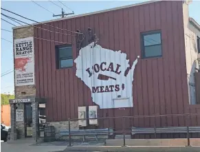  ?? PHOTOS BY MILWAUKEE JOURNAL SENTINEL ?? Kettle Range Meat Co., a butcher shop that also sells heat-and-eat and slow-cooker meal kits, is at 5501 W. State St.