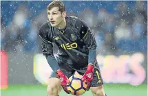  ??  ?? IKER CASILLAS, actualment­e en el Oporto y candidato a la Federación Española de Fútbol fue uno de los jugadores a los que le registraro­n su domicilio.