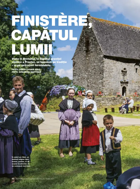  ??  ?? În satul Loc Ildut, un festival religios tipic breton, pardon, le dă ocazia localnicil­or să se cunoască mai bine.
