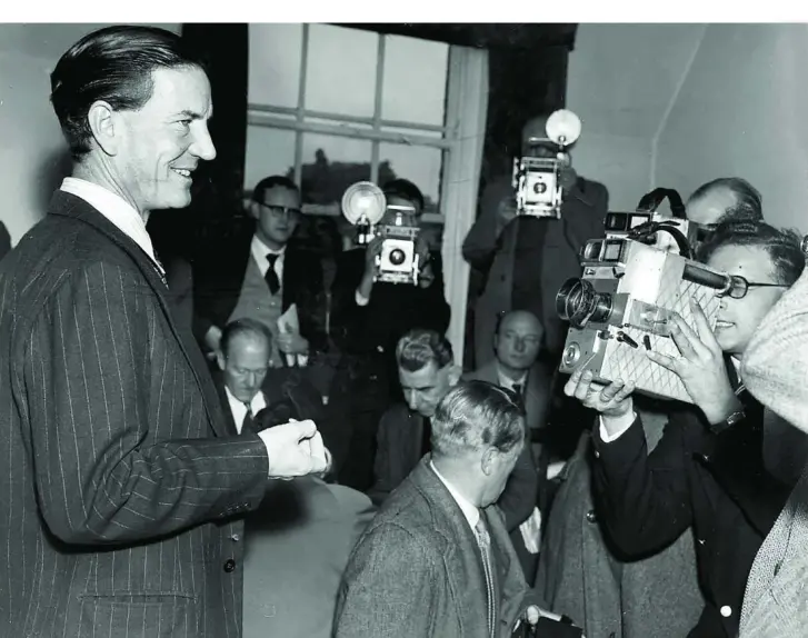  ??  ?? Kim Philby, agente doble británico y soviético, mantuvo una relación de amistad con Tomás Harris, que operaba y falleció en España