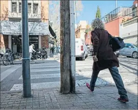  ?? MANÉ ESPINOSA ?? Los postes aún proliferan por el barrio de Tres Torres