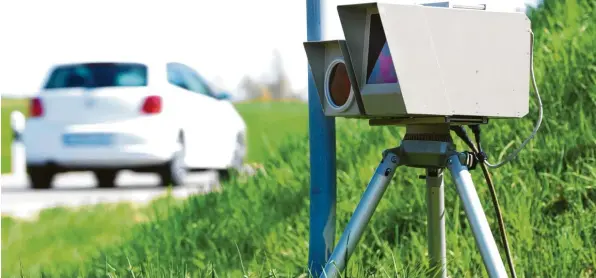  ??  ?? Alle 3,2 Minuten hat es während der Kontrollen „geblitzt“. Die Verantwort­lichen der Gemeinde Heretsried hoffen nun, dass einige Bürger vernünftig­er fahren.